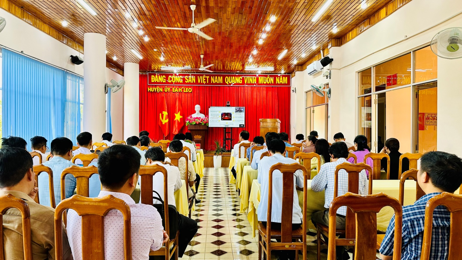 Hội nghị trực tuyến quán triệt và triển khai thực hiện Nghị quyết số 41−NQ/TW, ngày 10/10/2023 của Bộ Chính trị về xây dựng và phát huy vai trò đội ngũ doanh nhân Việt Nam trong thời kỳ mới